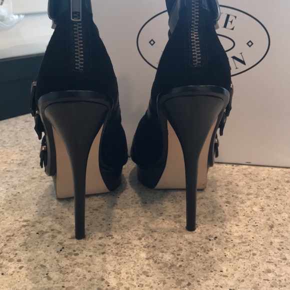 Steve Madden A-Roxana Black Booties - Picture 5 of 5